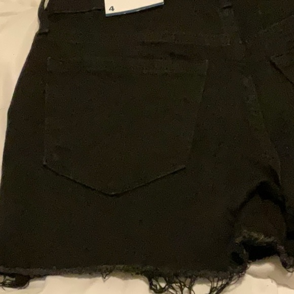 Black Old Navy booty shorts with slim pockets - Picture 5 of 6